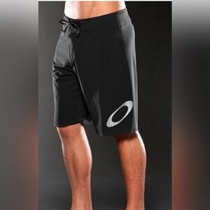 Oakley Black Athletic Board Shorts Men’s Small 30